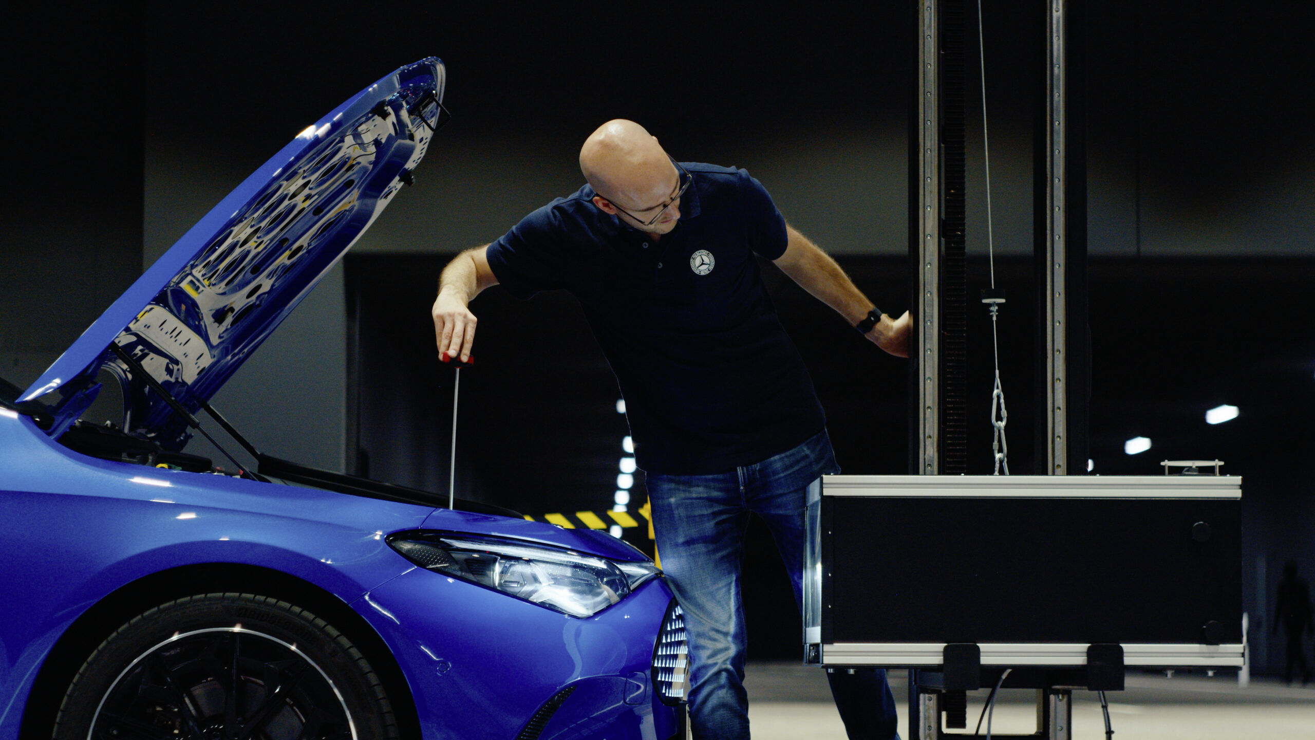 Preparation of a Mercedes-Benz CLA for the light tunnel